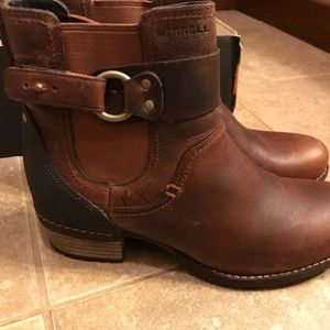 Merrell Shiloh Pull Boots in Oak